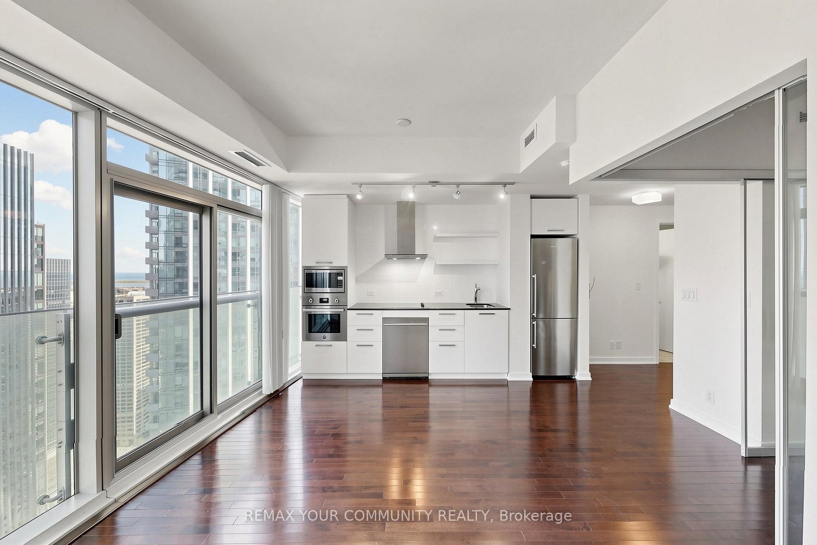 12-york-street-toronto-ontario-c13216480