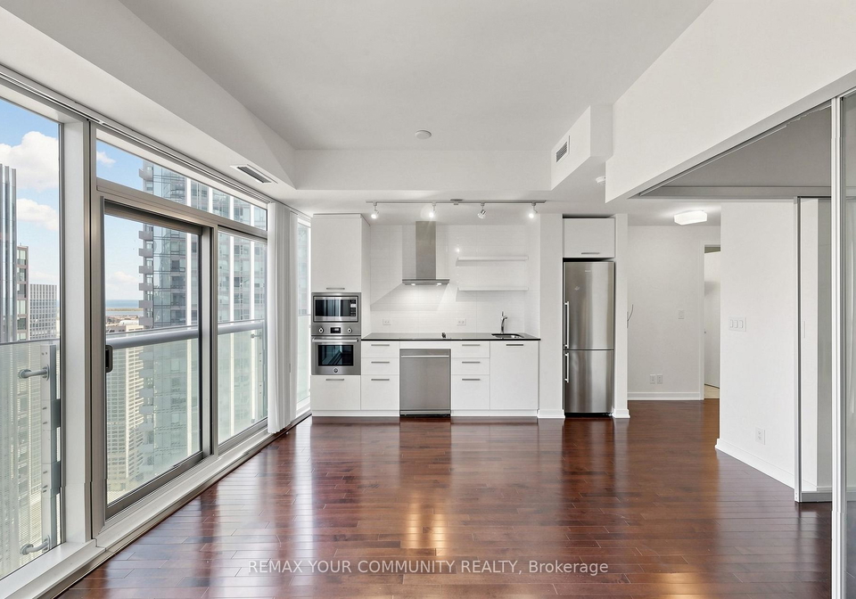 12-york-street-toronto-ontario-c13216480