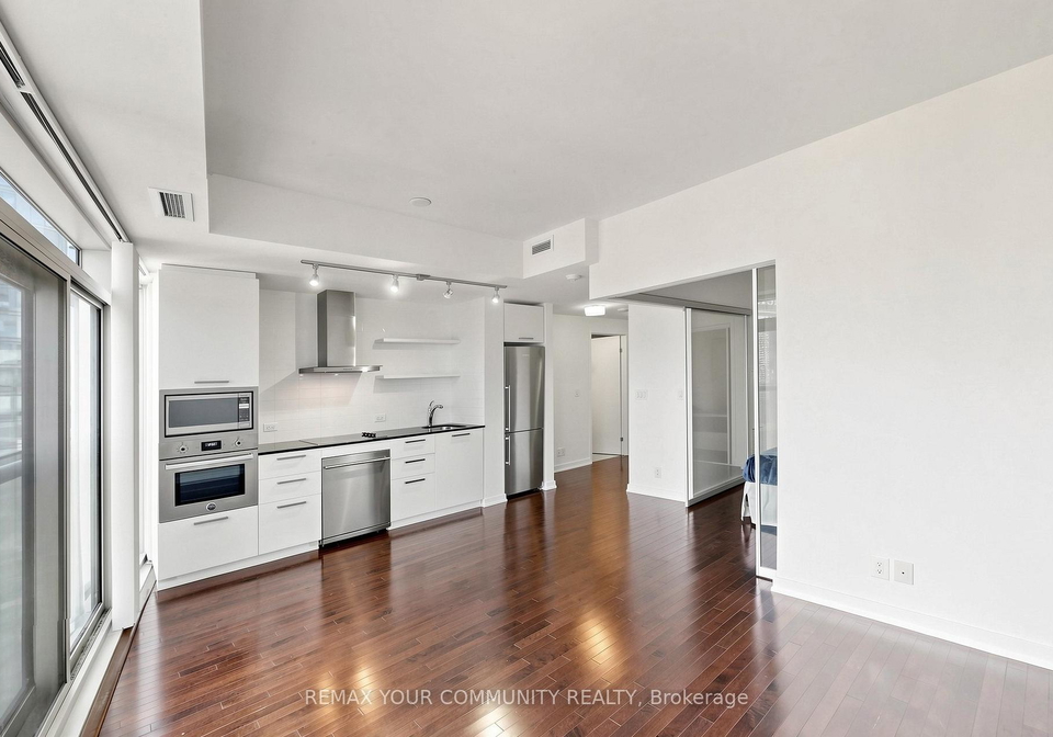 12-york-street-toronto-ontario-c13216480