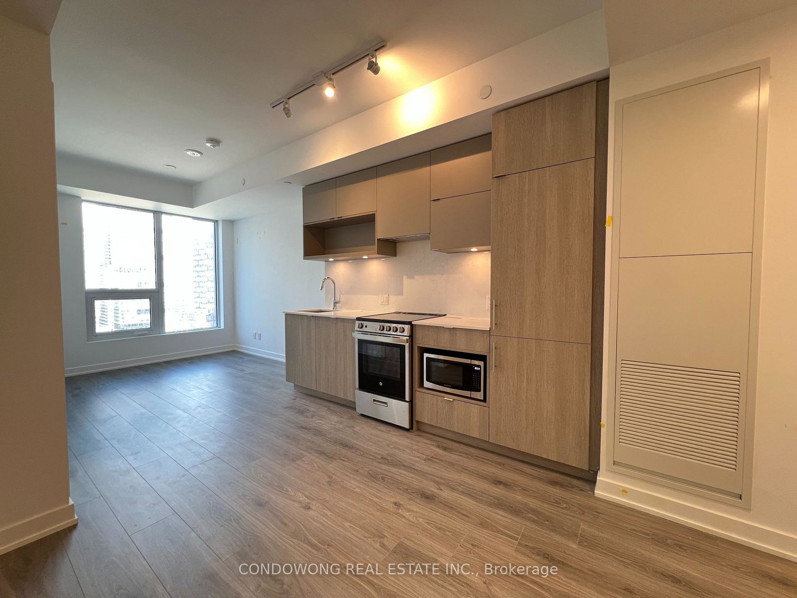 100-queen-street-e-toronto-ontario-c13216524