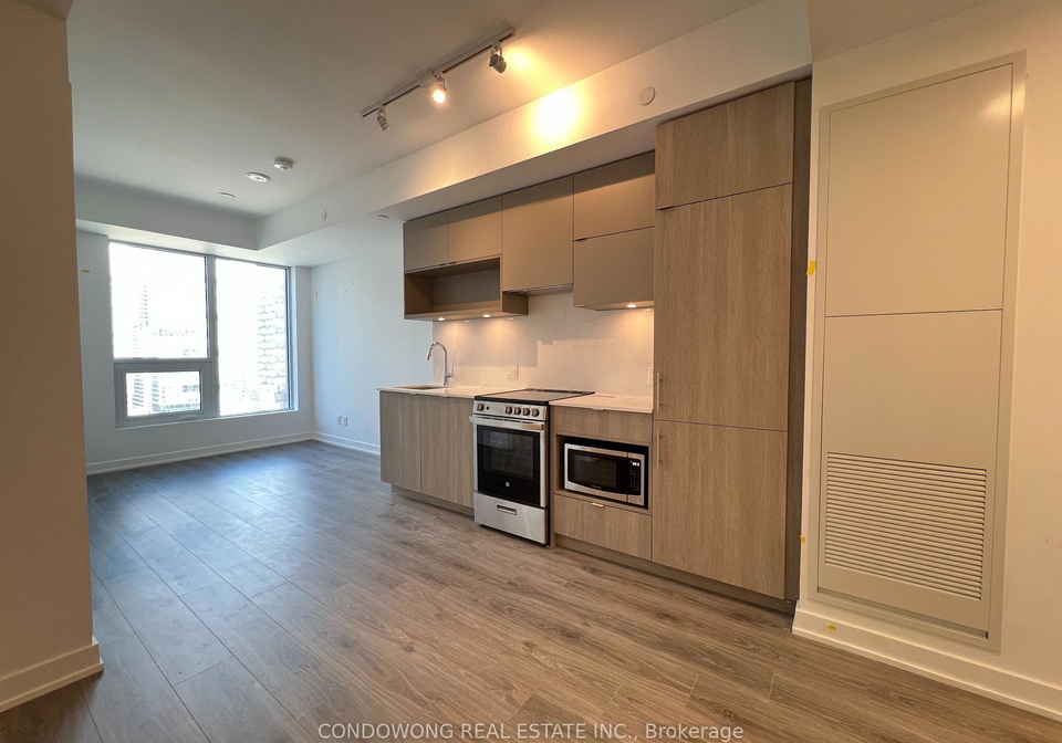 100-queen-street-e-toronto-ontario-c13216524