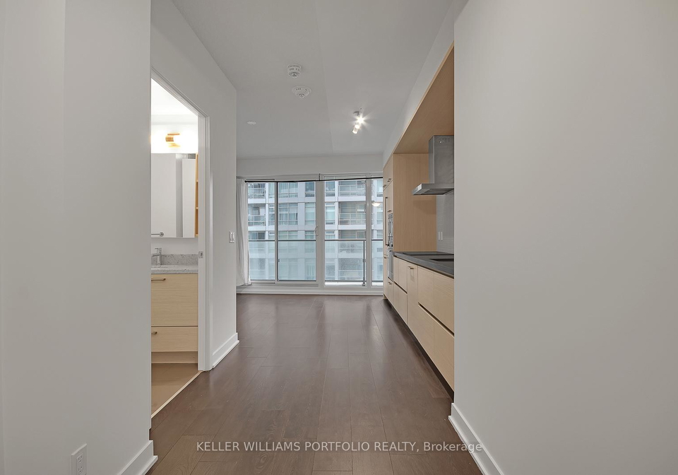 2221-yonge-street-toronto-ontario-c13216680