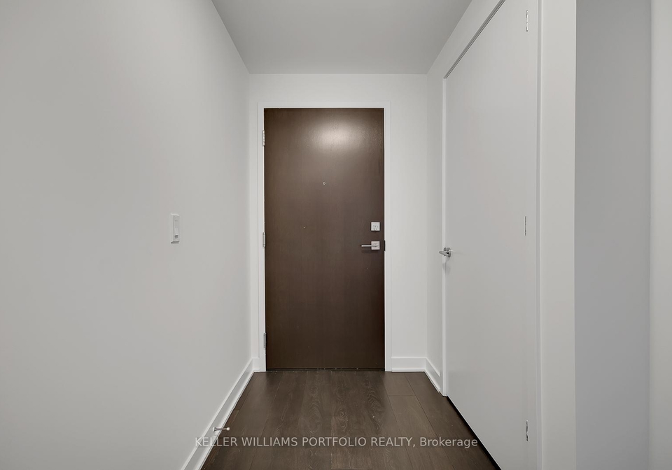2221-yonge-street-toronto-ontario-c13216680