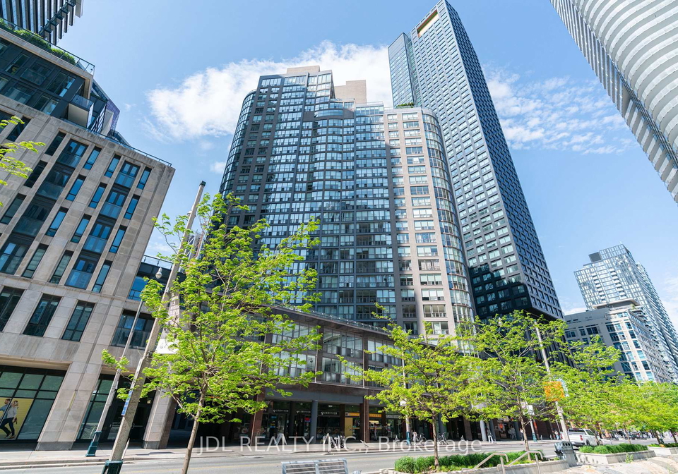 24-wellesley-street-w-toronto-ontario-c13217536