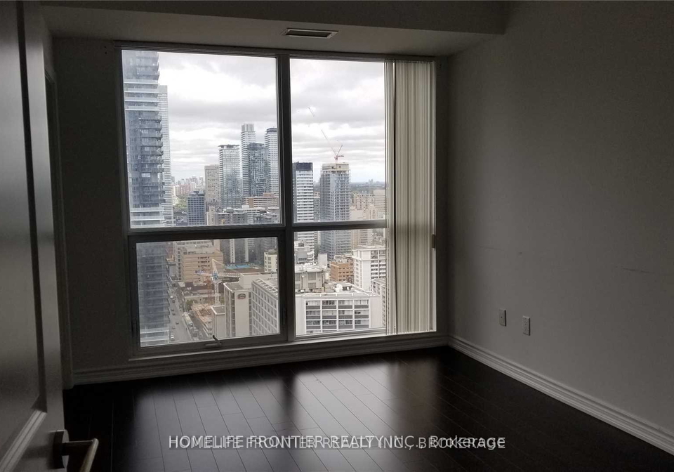 386-yonge-street-toronto-ontario-c13217942