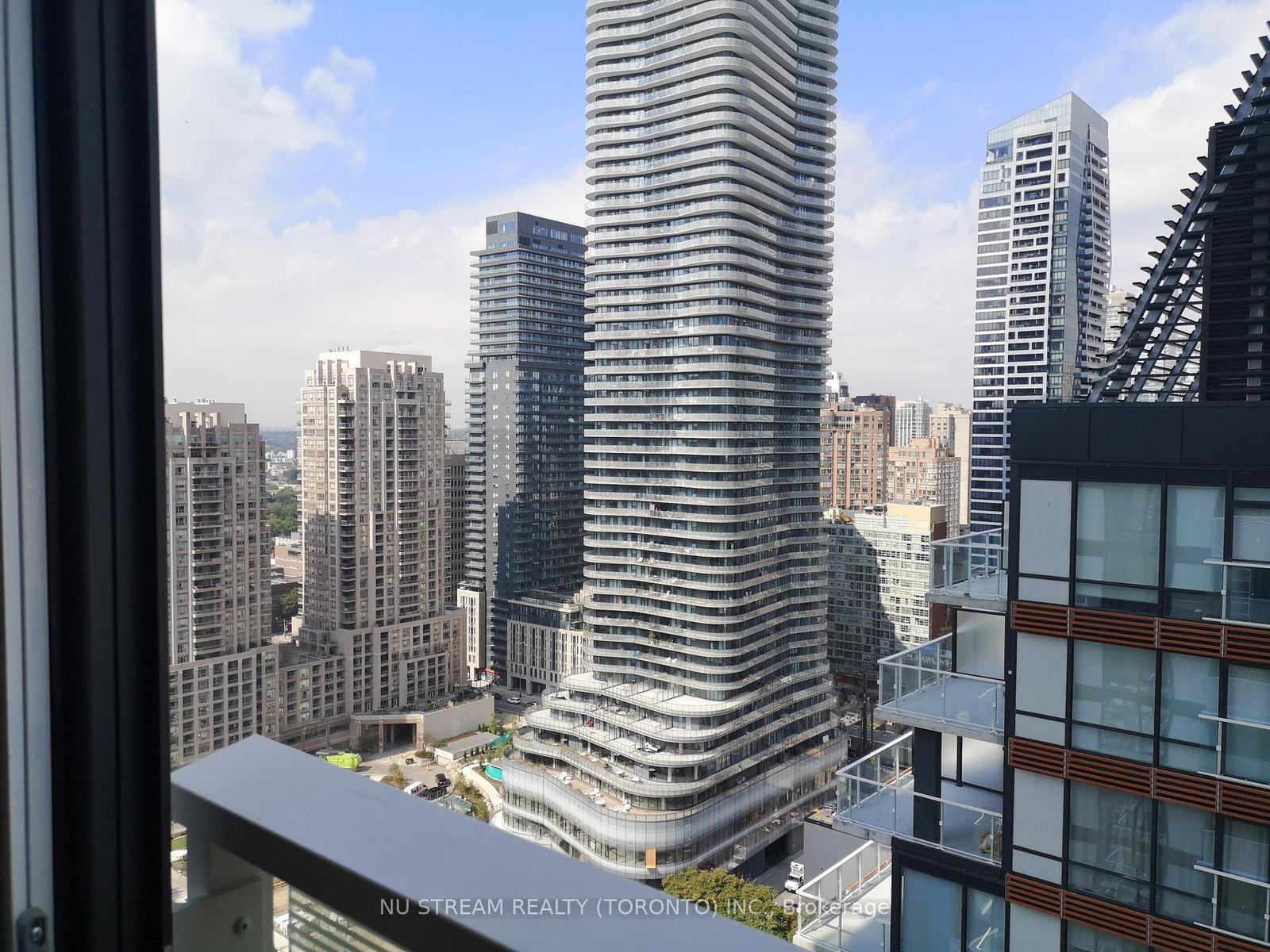 501-yonge-street-toronto-ontario-c13217986