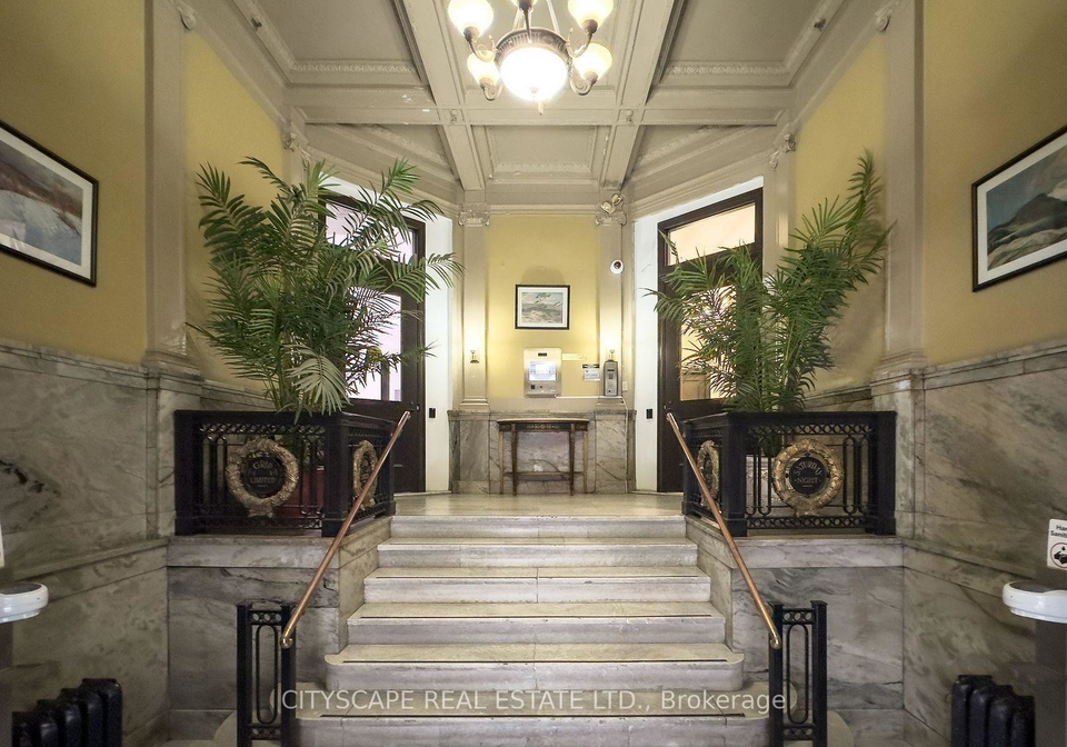 73-richmond-street-w-toronto-ontario-c13218114