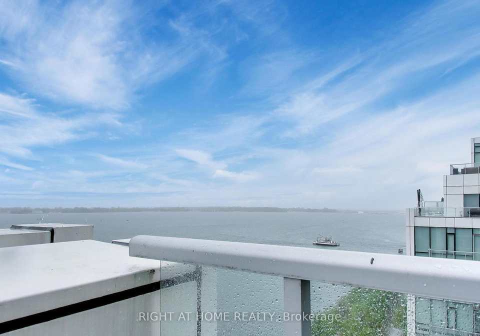 39-queens-quay-e-toronto-ontario-c13218472