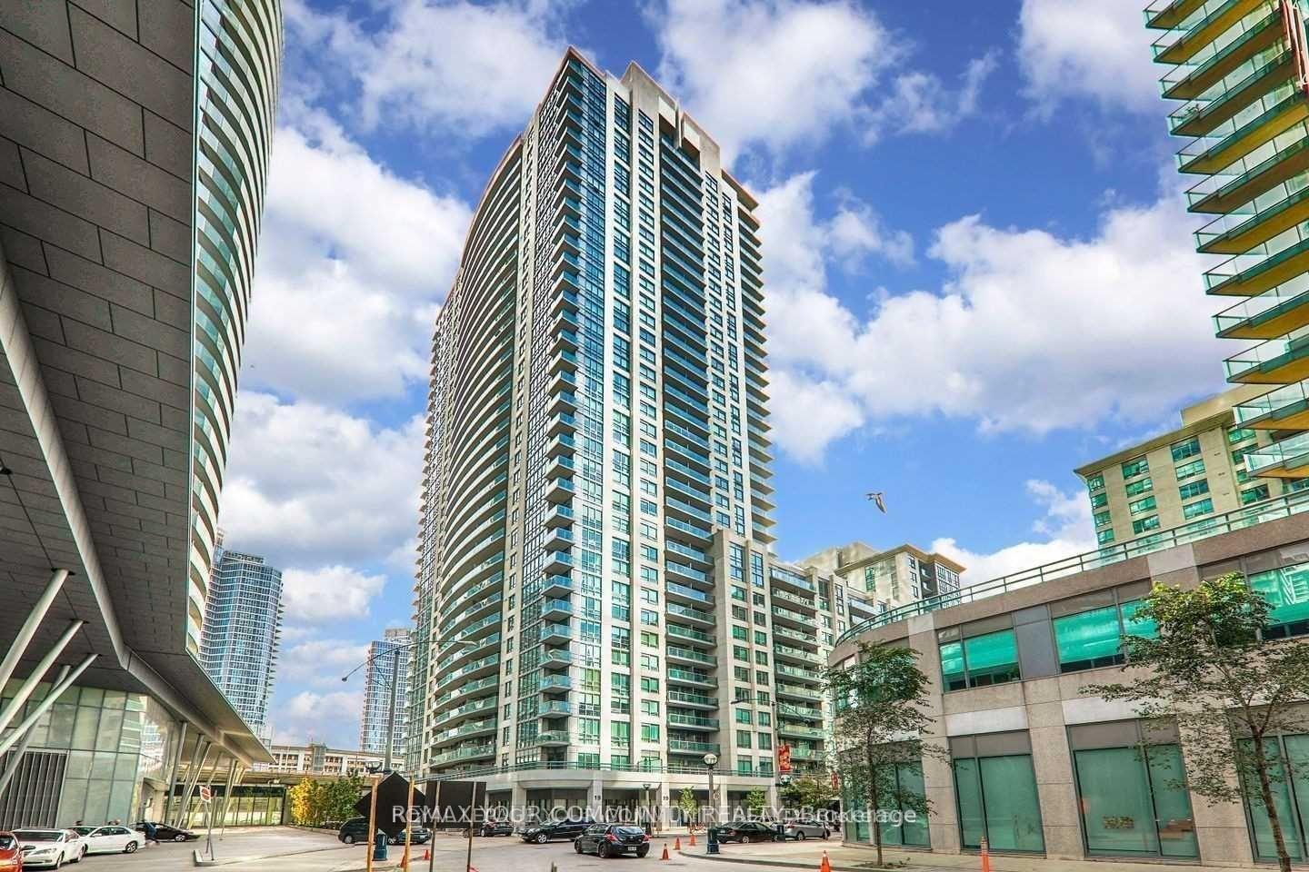 19-grand-trunk-crescent-toronto-ontario-c13219096
