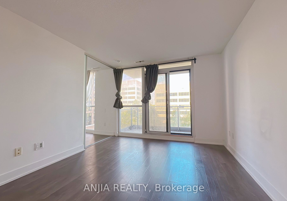 23-sheppard-avenue-e-north-york-ontario-c13219808