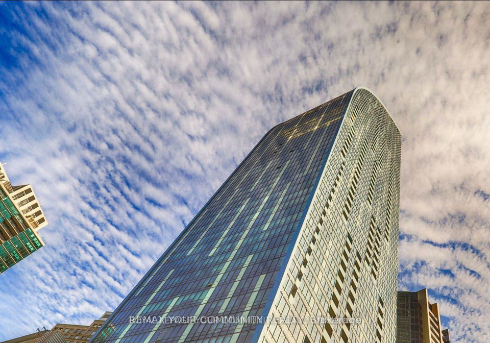 8-the-esplanade-toronto-ontario-c13220350