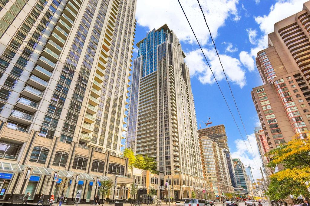 761-bay-street-toronto-ontario-c13220402