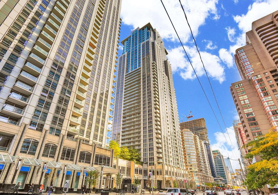 761-bay-street-toronto-ontario-c13220402