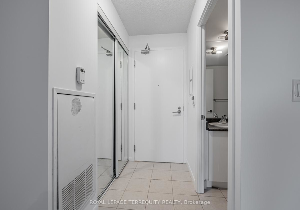 209-fort-york-boulevard-toronto-ontario-c13220524