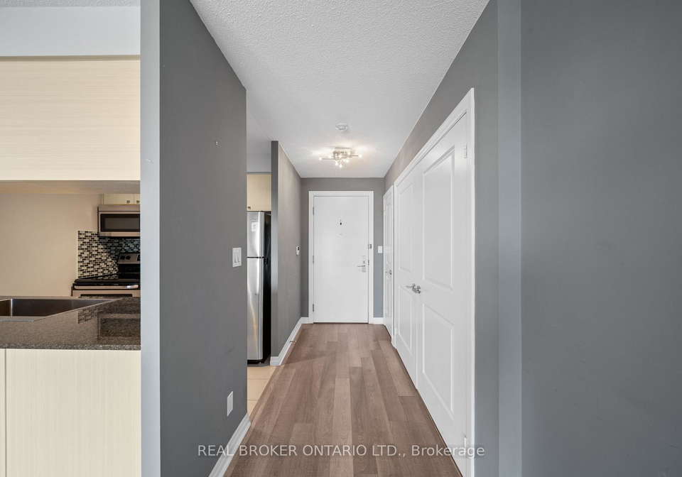 2015-sheppard-avenue-e-north-york-ontario-c13220954