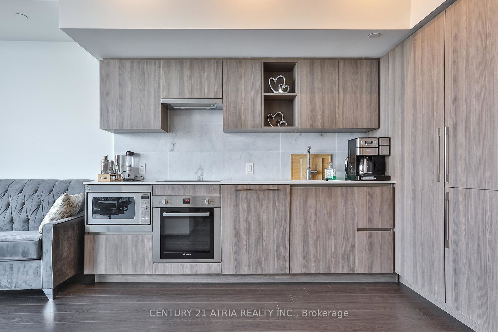 19-bathurst-street-toronto-ontario-c13220968