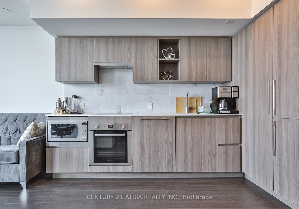 19-bathurst-street-toronto-ontario-c13220968