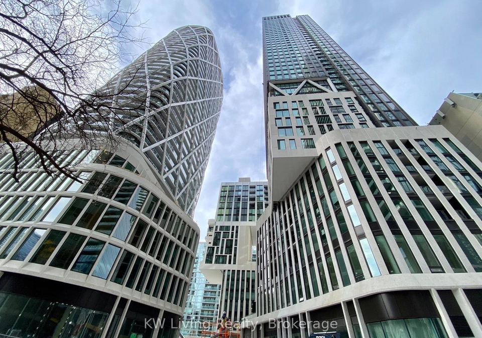 238-simcoe-street-toronto-ontario-c13221318
