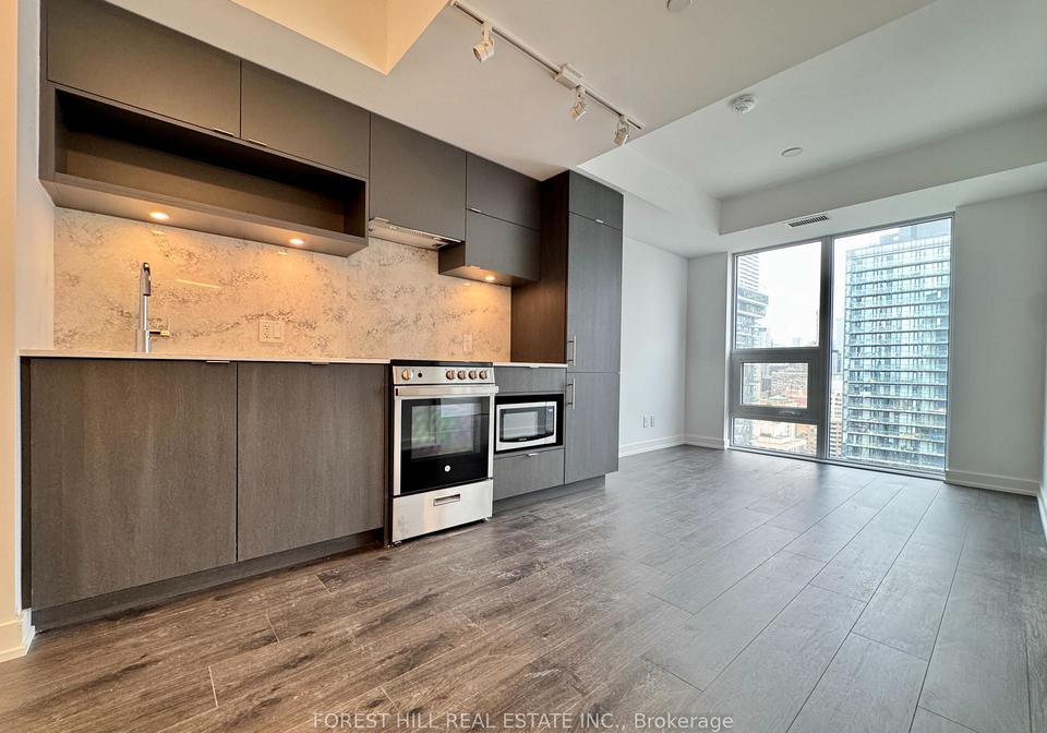 100-queen-street-e-toronto-ontario-c13221336