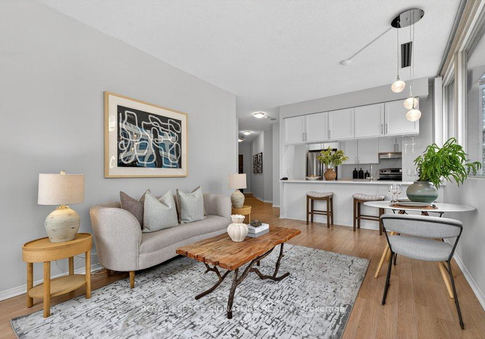 555-yonge-street-toronto-ontario-c13221732