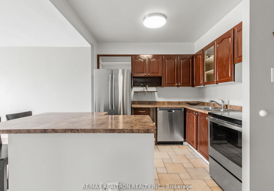 20-fashion-roseway-north-york-ontario-c13222758