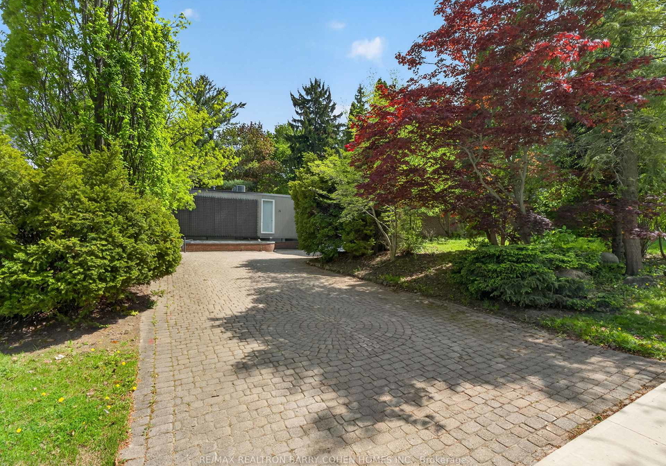 21-tudor-gate-north-york-ontario-c13223226