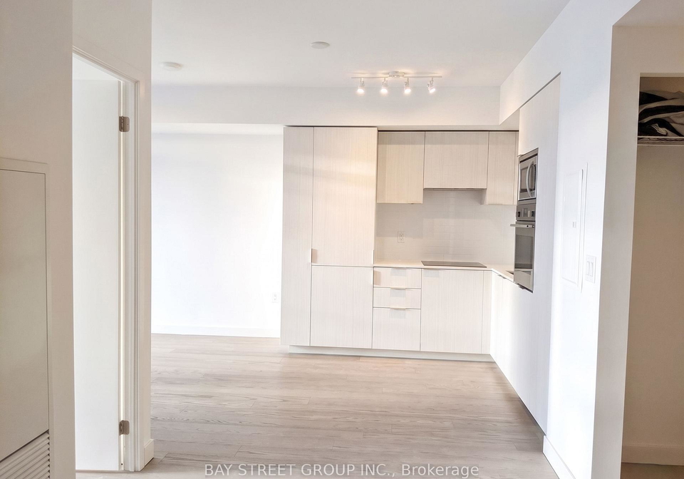 11-wellesley-street-w-toronto-ontario-c13223392