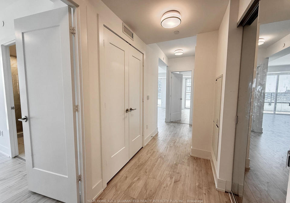 10-inn-on-the-park-drive-north-york-ontario-c13223816