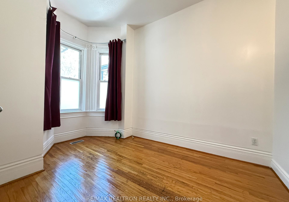 399-brock-avenue-toronto-ontario-c13223898