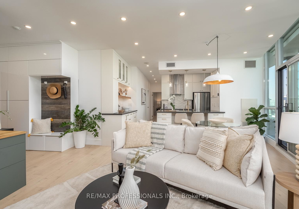 219-fort-york-boulevard-toronto-ontario-c13223972