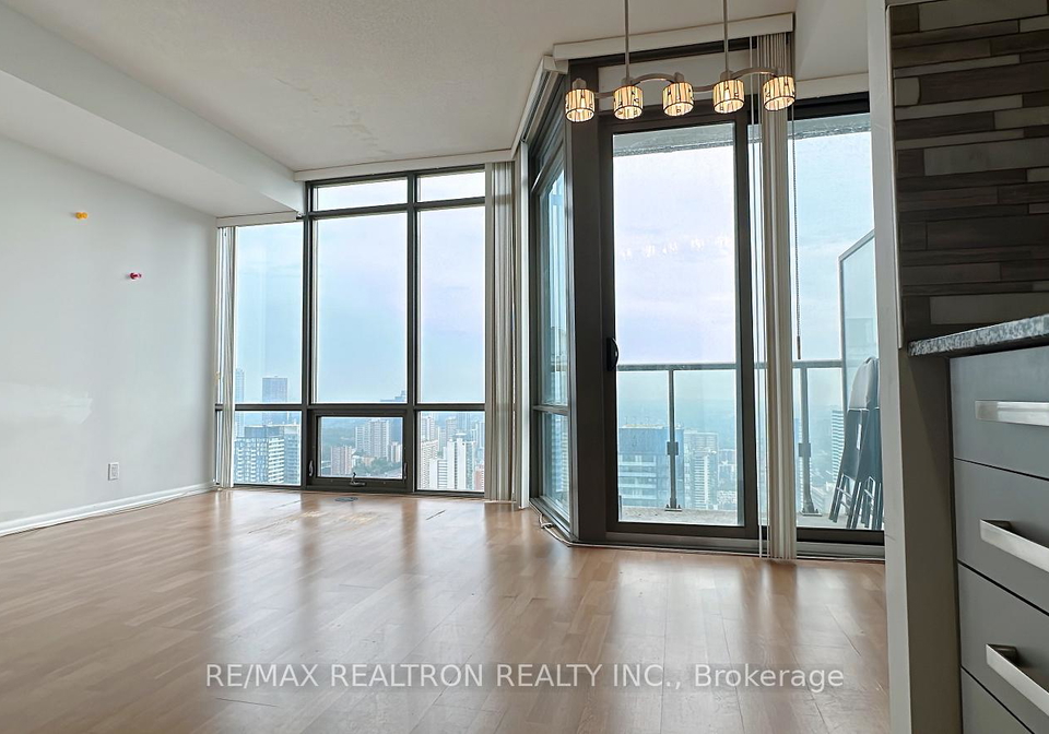 832-bay-street-toronto-ontario-c13224432