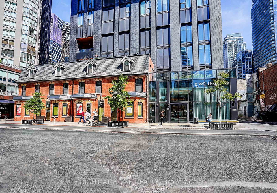 8-wellesley-street-w-toronto-ontario-c13224822