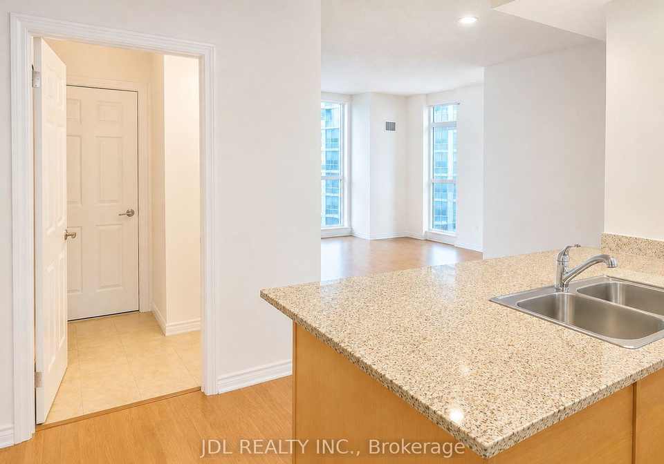 761-bay-street-toronto-ontario-c13225388