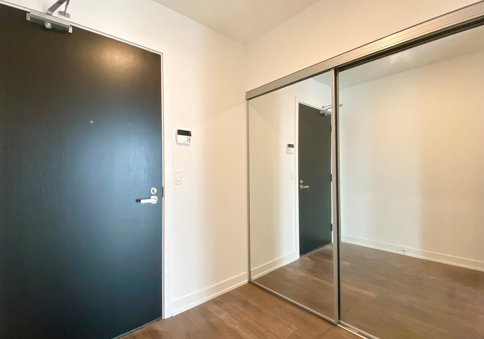 501-yonge-street-toronto-ontario-c13225986