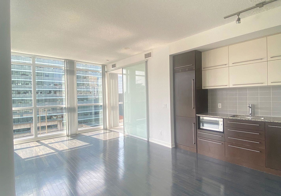 770-bay-street-toronto-ontario-c13226196