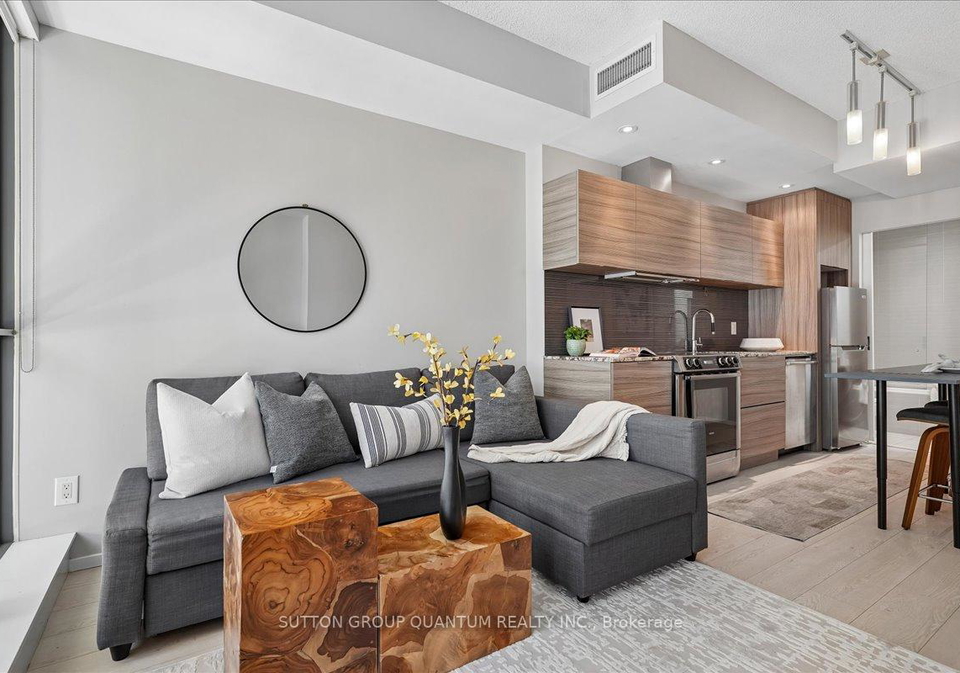 8-charlotte-street-toronto-ontario-c13226528