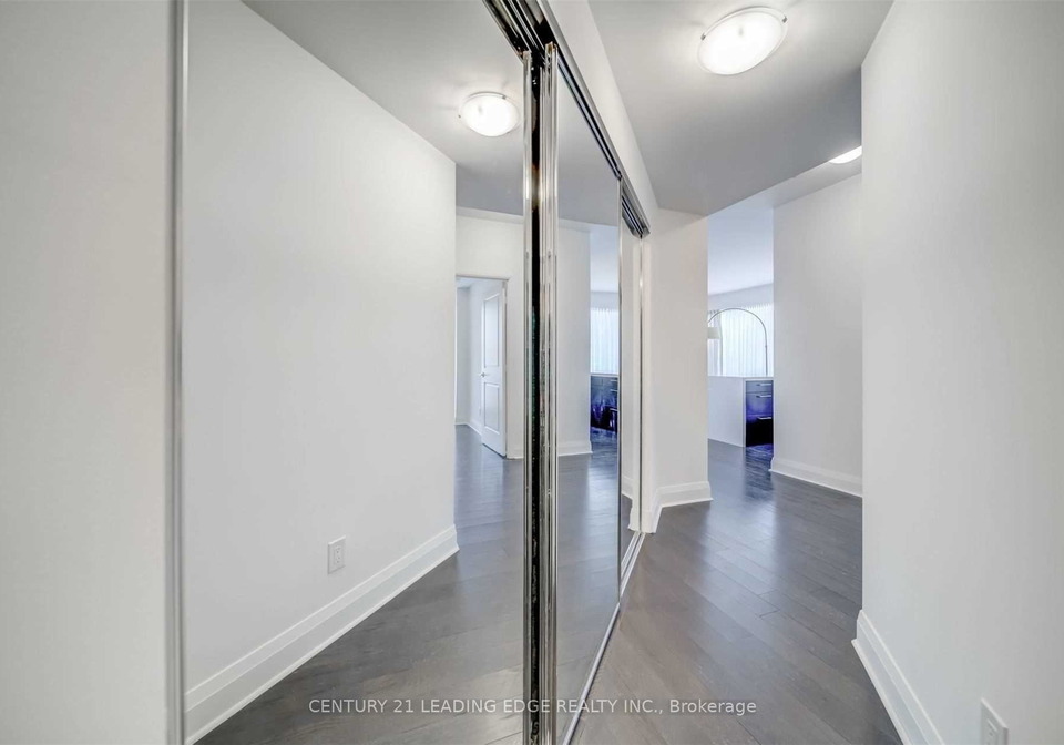 1080-bay-street-toronto-ontario-c13226750