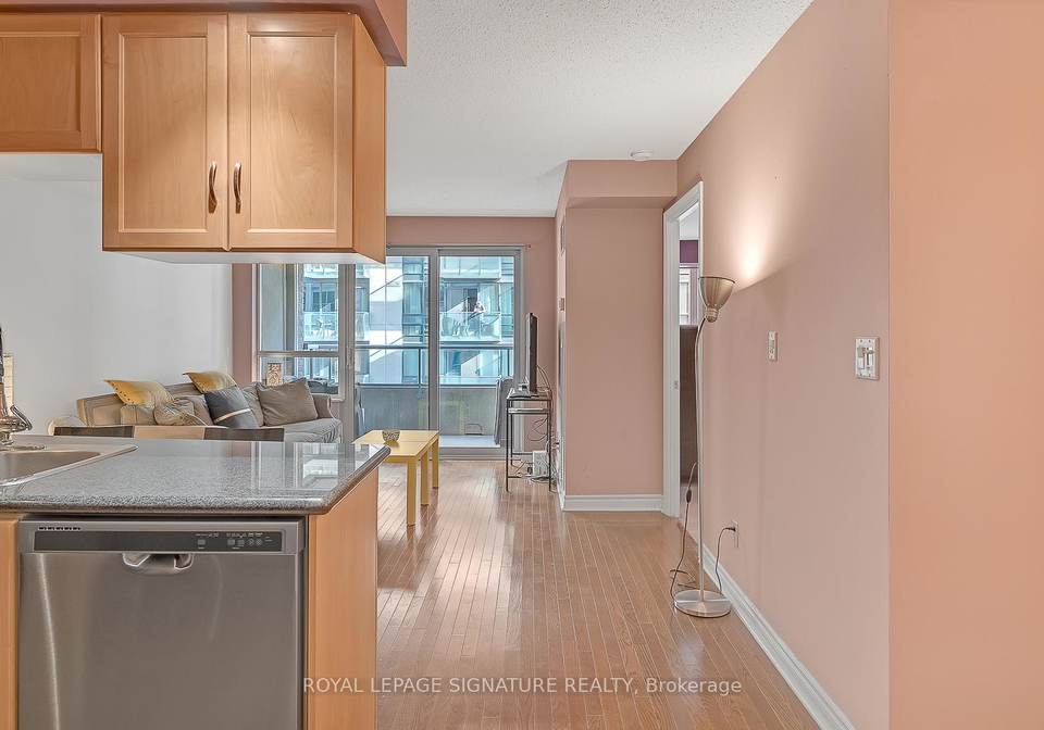 270-wellington-street-w-toronto-ontario-c13226792