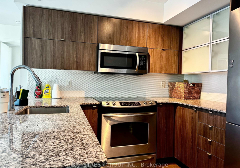 170-fort-york-boulevard-toronto-ontario-c13227014