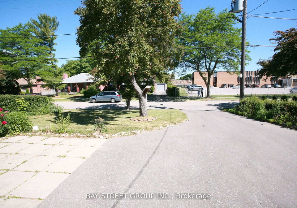 31-kenton-drive-toronto-ontario-c13228342