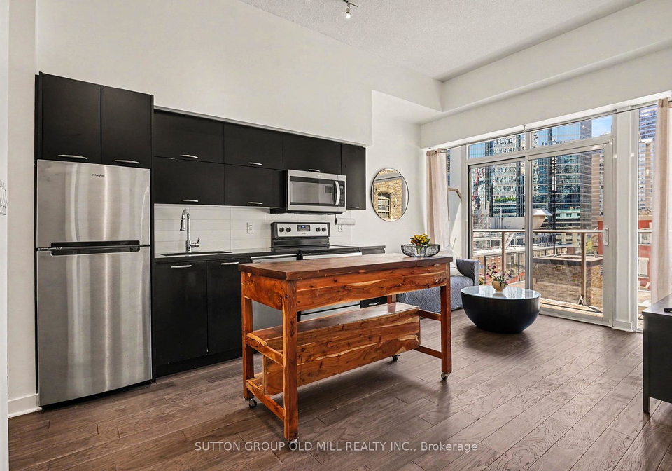 126-simcoe-street-toronto-ontario-c13228778