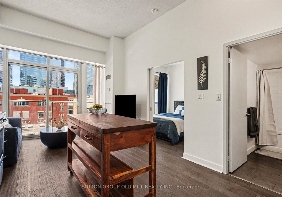 126-simcoe-street-toronto-ontario-c13228778