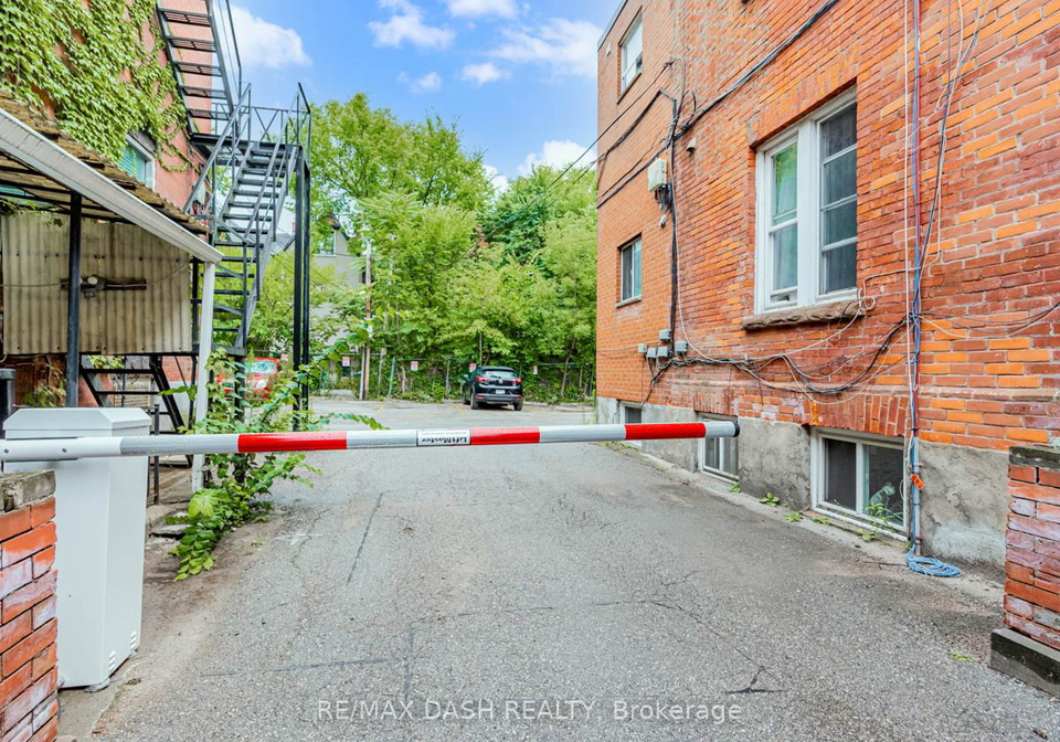 663-huron-street-toronto-ontario-c13229874