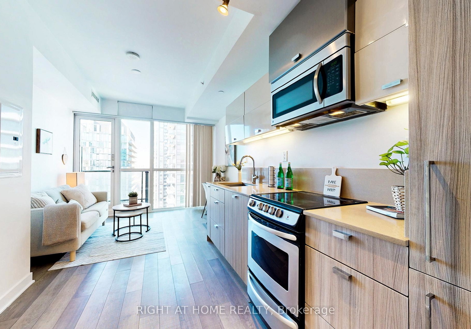 290-adelaide-street-w-toronto-ontario-c13230424