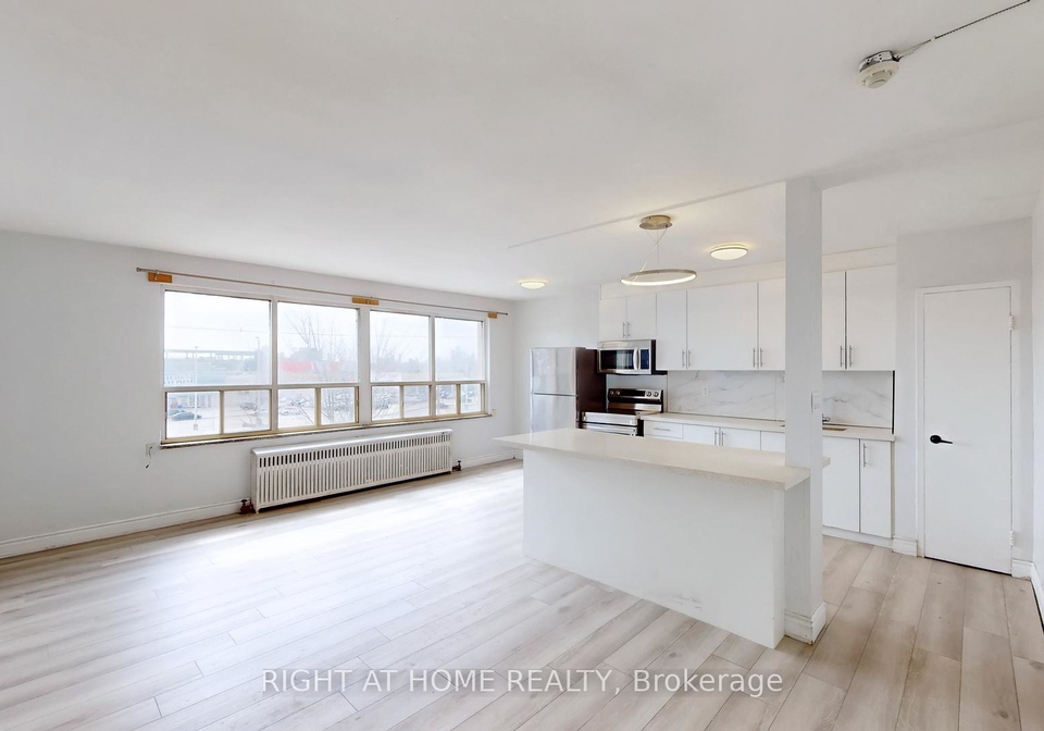 896-eglinton-avenue-e-east-york-ontario-c13230764