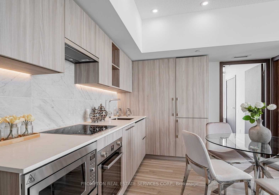 17-bathurst-street-toronto-ontario-c13231444