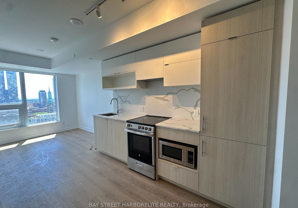 100-queen-street-e-toronto-ontario-c13231462