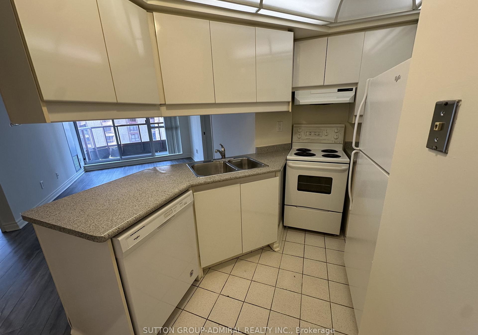 736-bay-street-toronto-ontario-c13231764