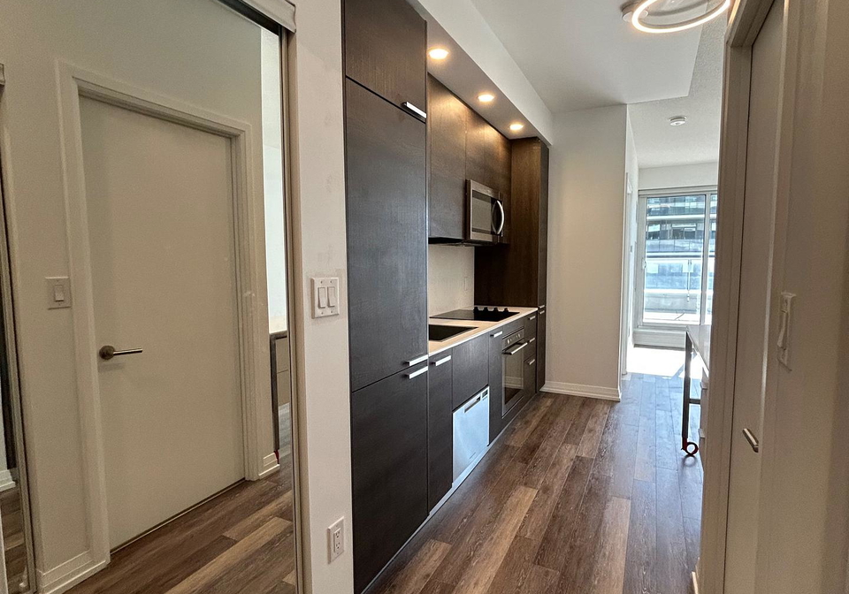 75-canterbury-place-toronto-ontario-c13232004