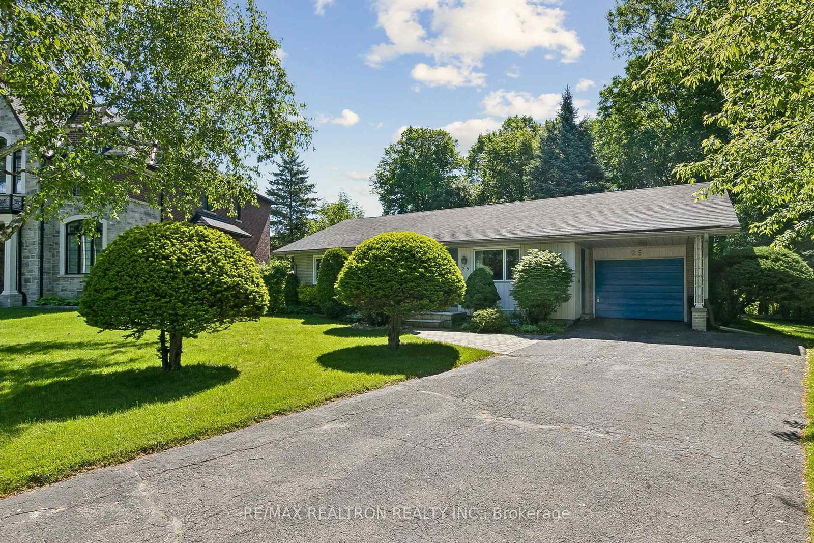 25-groveland-crescent-north-york-ontario-c13232008
